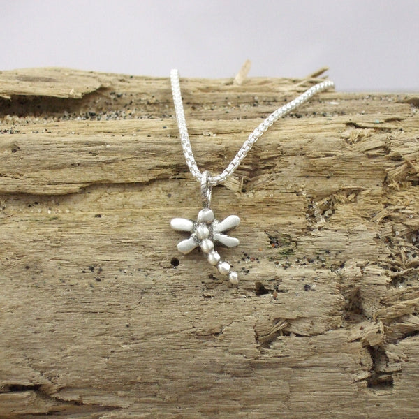 Pequeño Dragonfly Pendant in Sterling Silver