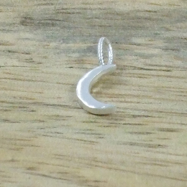 Pequeño Crescent Moon Pendant