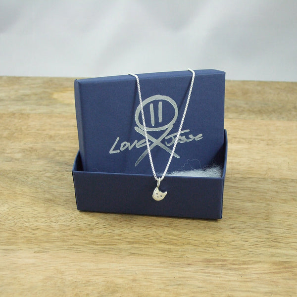 Pequeño Kitty Pendant