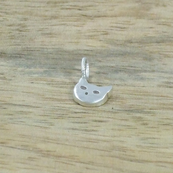 Pequeño Kitty Pendant