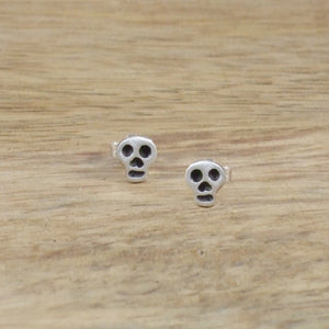 Pequeño Skull Earrings